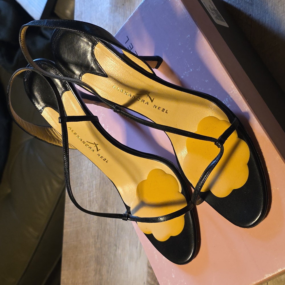 Beautiful Minimalist Alexandra Neel Italian Leather Strappy Sandals - Size 39